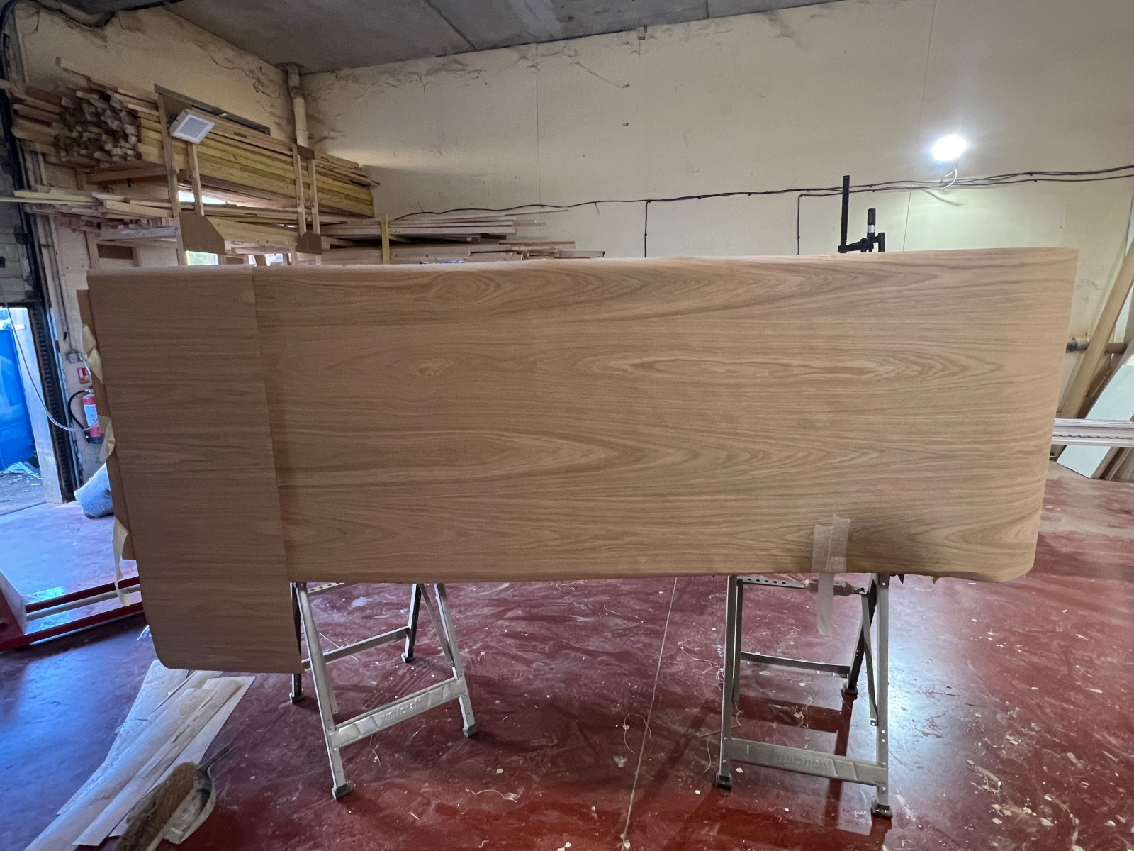 Обложка проекта: Table d’accueil plaquée en chêne
