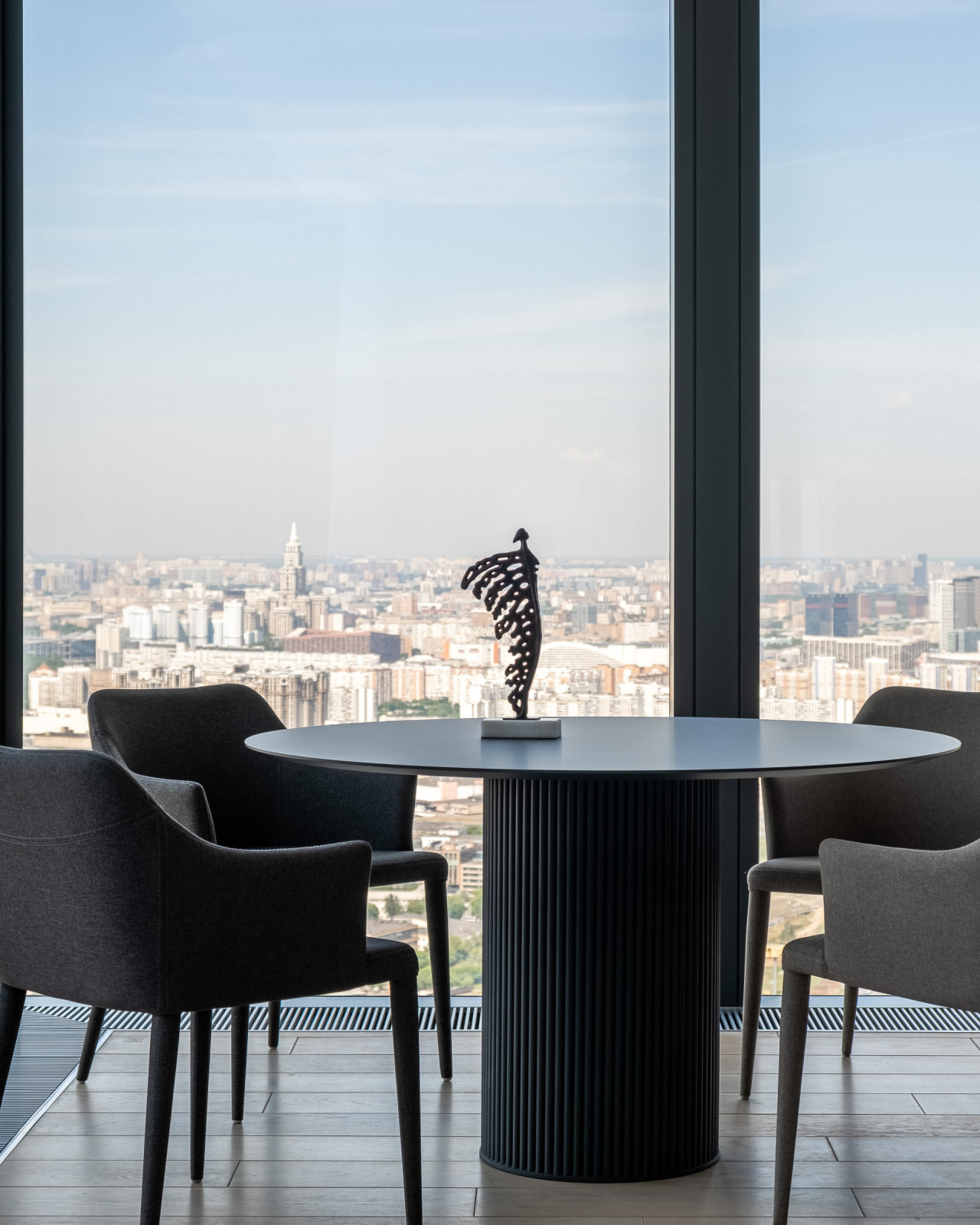 Дизайн интерьера апартаментов в Neva Towers, Москва-Сити (100 м2)