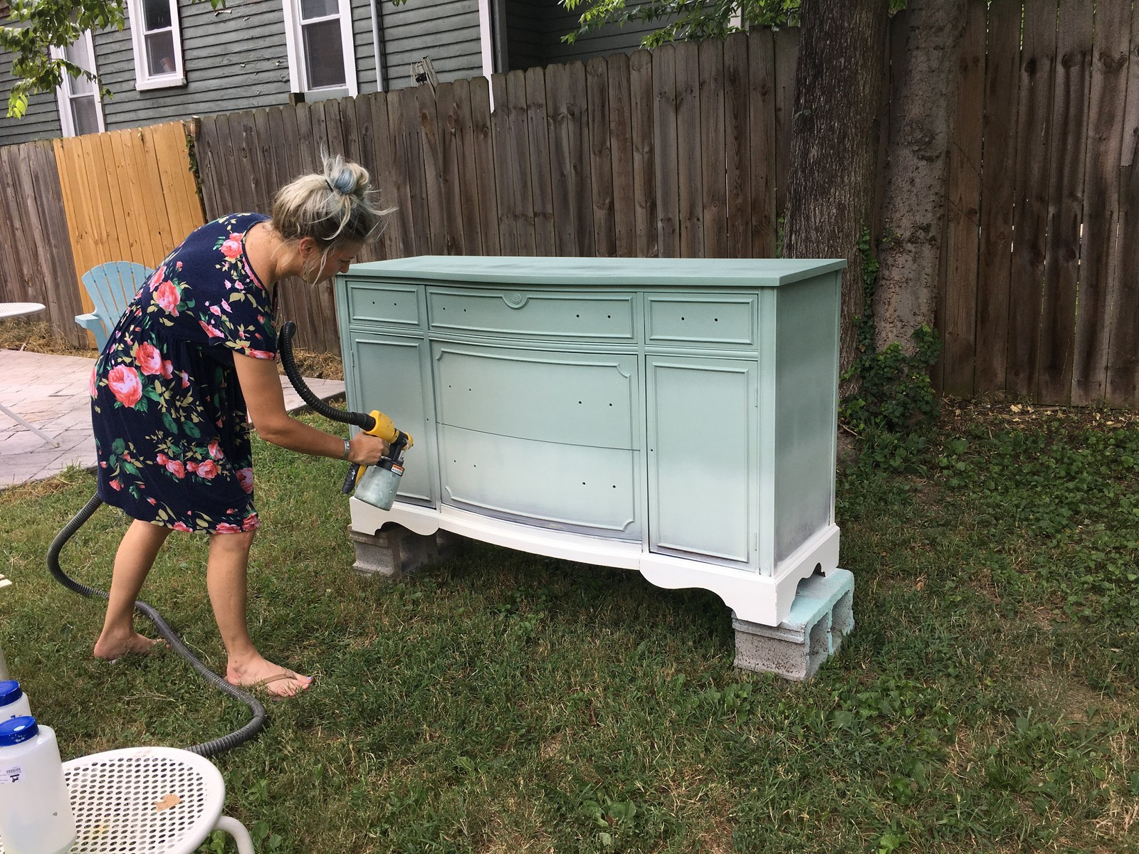 Своими руками: Старый деревянный комод в градиентной окраске