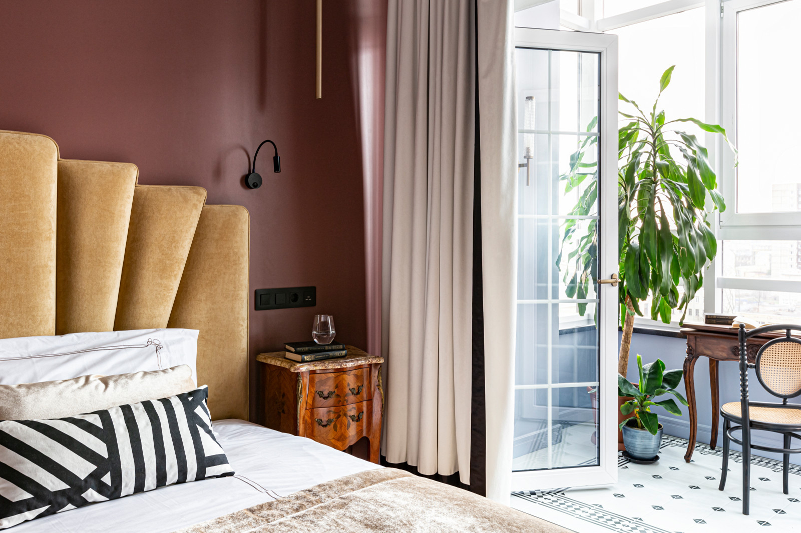 Обложка статьи: Houzz тур: Квартира в новом доме с атмосферой старого Петербурга