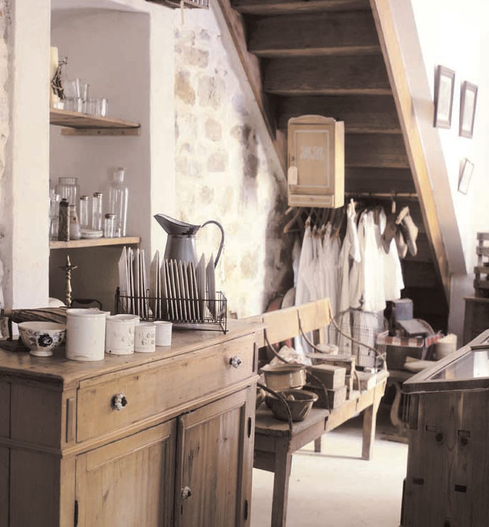 9 советов, как обыграть мебель из беленого дерева в интерьере