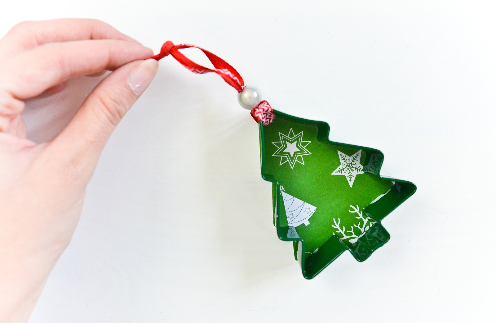 Фотоохота: Ёлки из бумаги, которые можно сделать за час