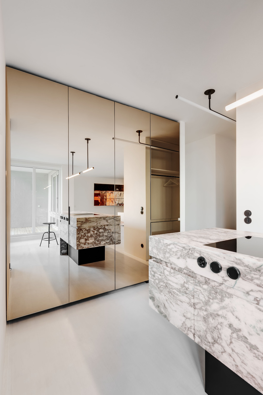 Кухня недели: Остров — из глыбы мрамора в маленькой квартире