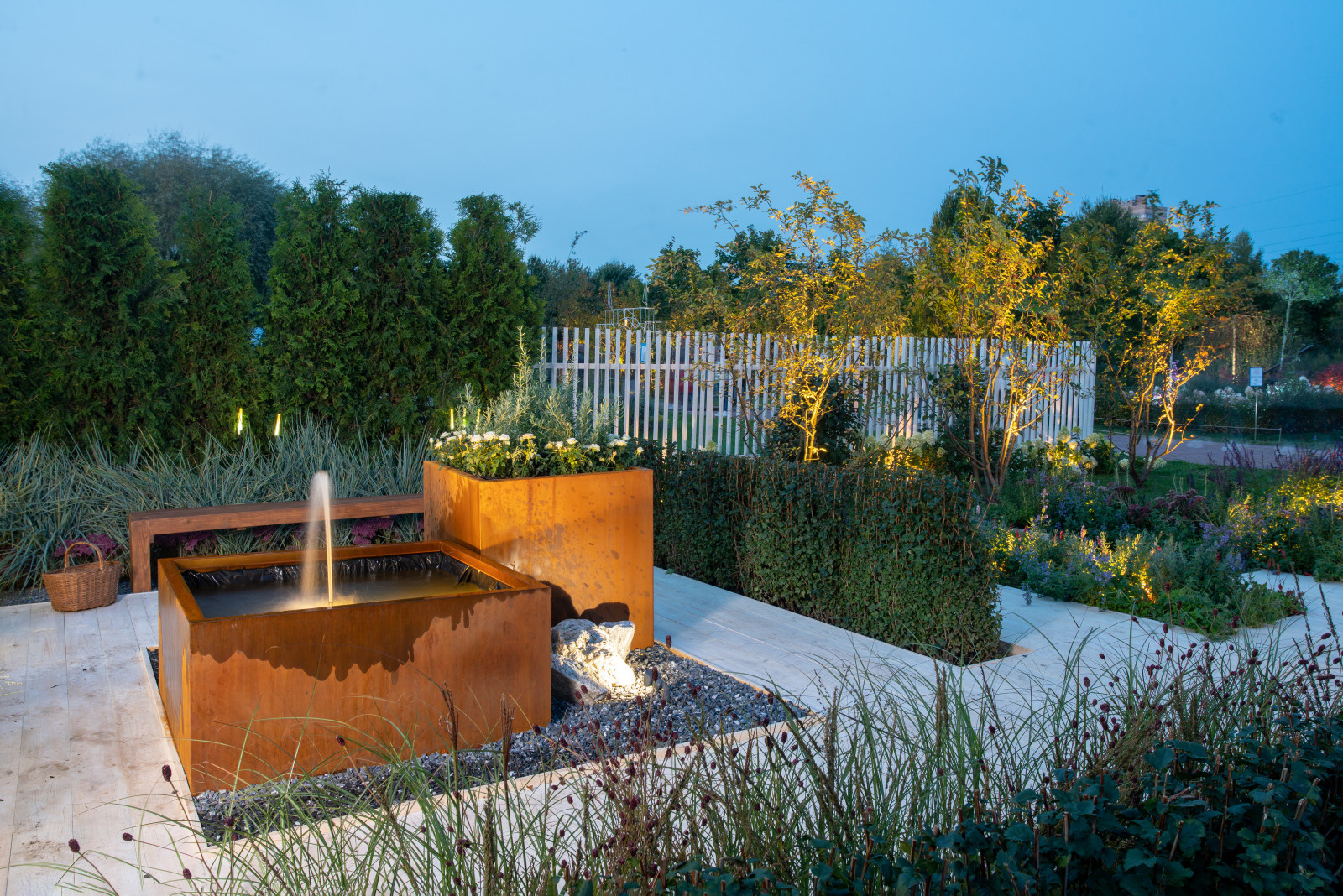 Сад недели: с огородом, кортеном и «живоносным источником»