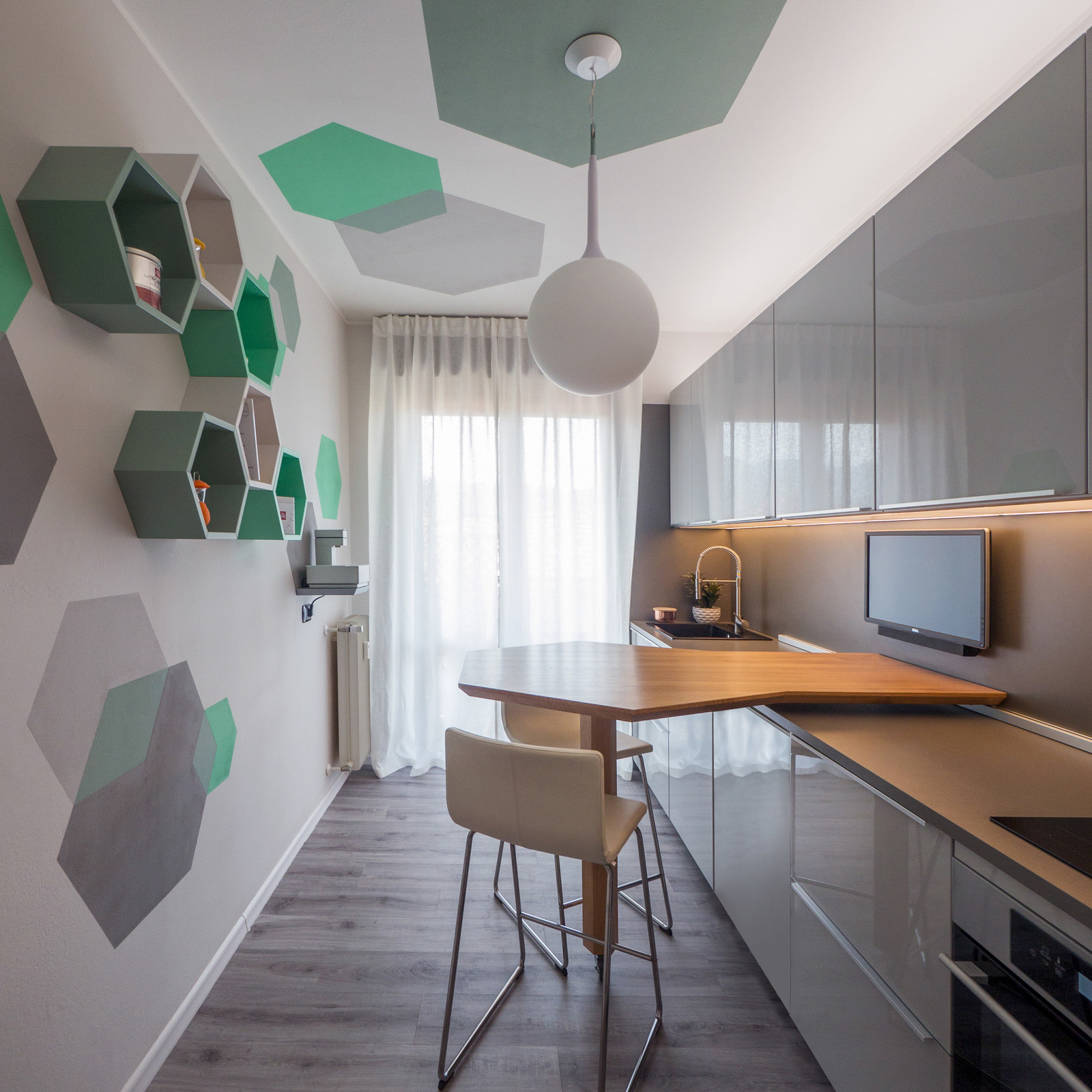 Как сделать небольшую кухню просторной: 12 нехитрых приемов