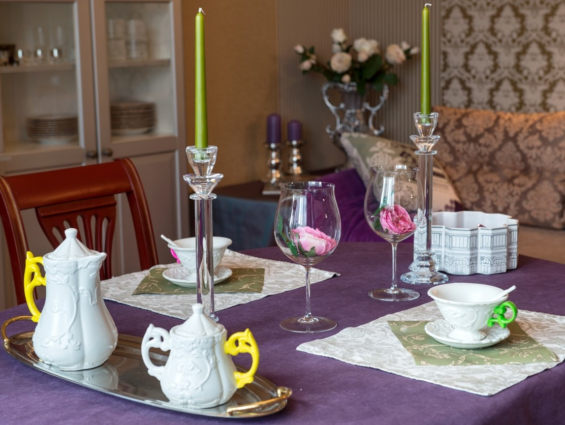 Обложка статьи: Houzz тур: Розы, лепнина и нежность для мамы