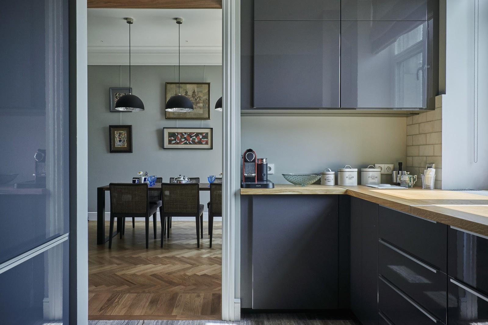 Houzz тур: Интерьер с коллекцией живописи в доме по проекту Жолтовского