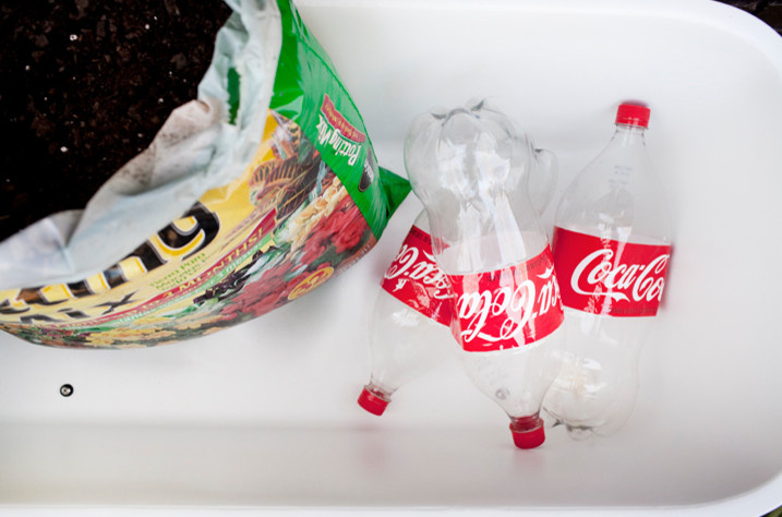 Зачем вам: Собирать бутылки для садового сезона