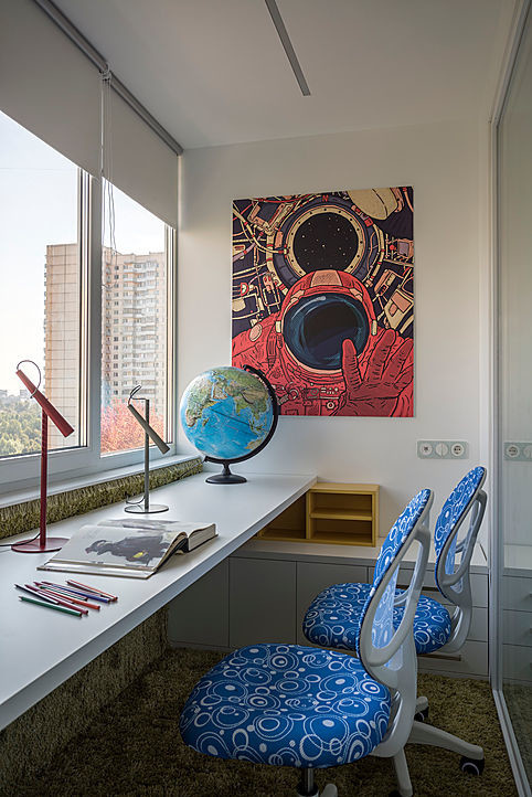 Фотоохота: Два стола в детской