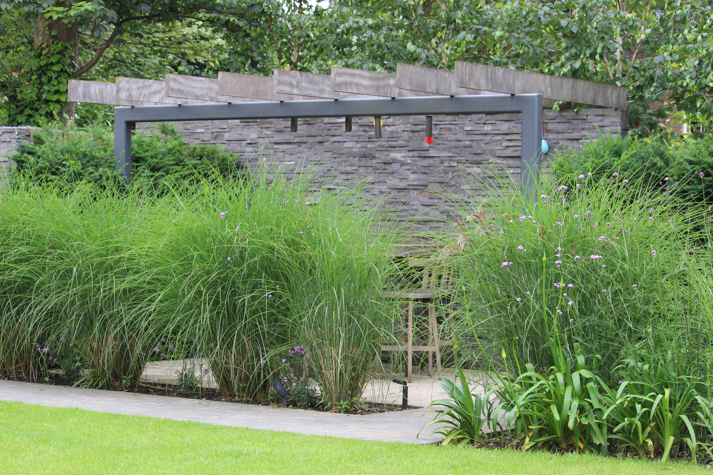 Проблема и решение: Как сделать сад менее заметным для соседей