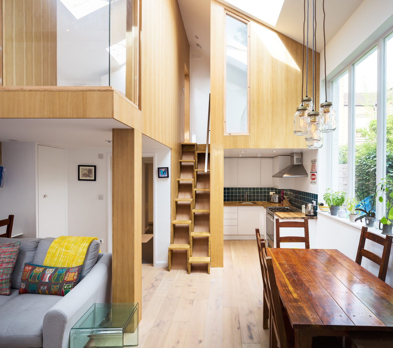 Houzz Британия: Квартира-студия в Лондоне с мезонином для сна