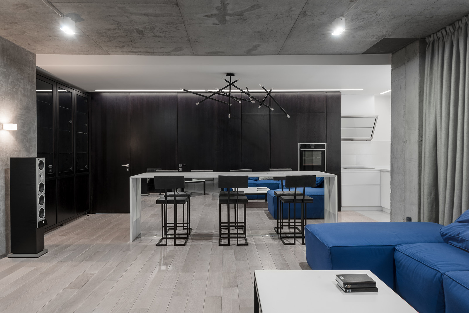 Houzz тур: Лофт с бетонным потолком в Ростове-на-Дону