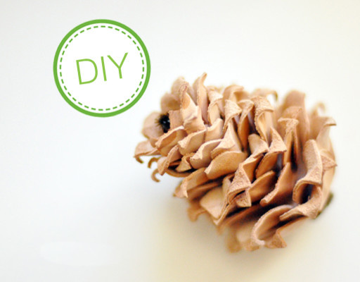 DIY: Симпатичные шишки из листа кожи