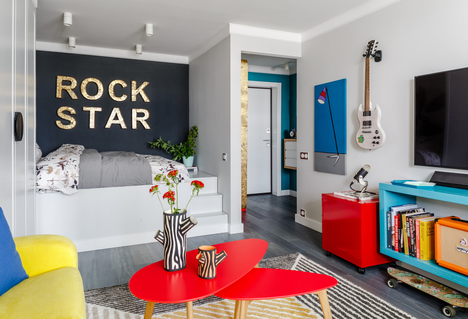 Houzz тур: 34 кв.м — «однушка» с зеркалом для селфи