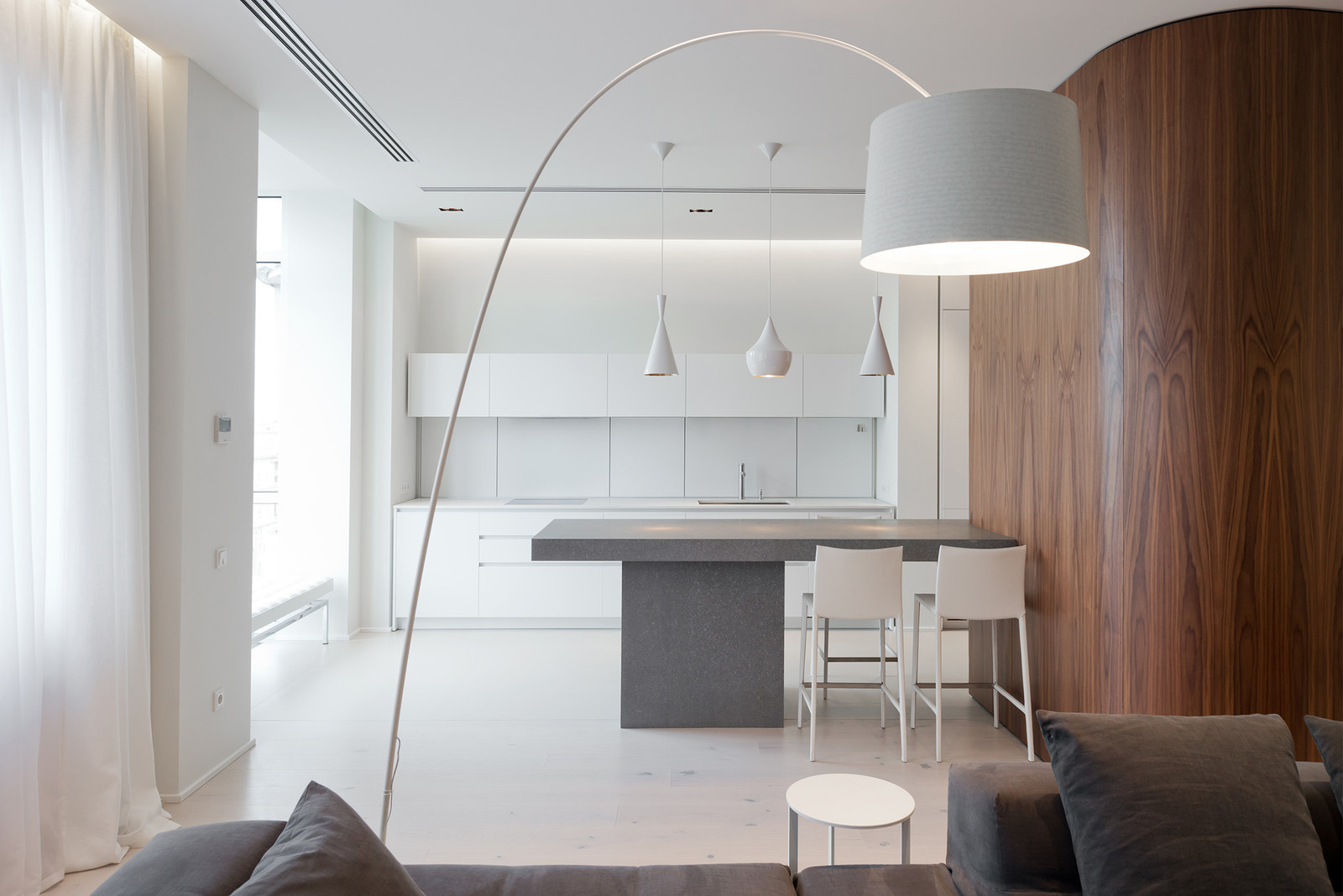 Houzz тур: Дерево и базальт в лаконичной квартире на Новом Арбате