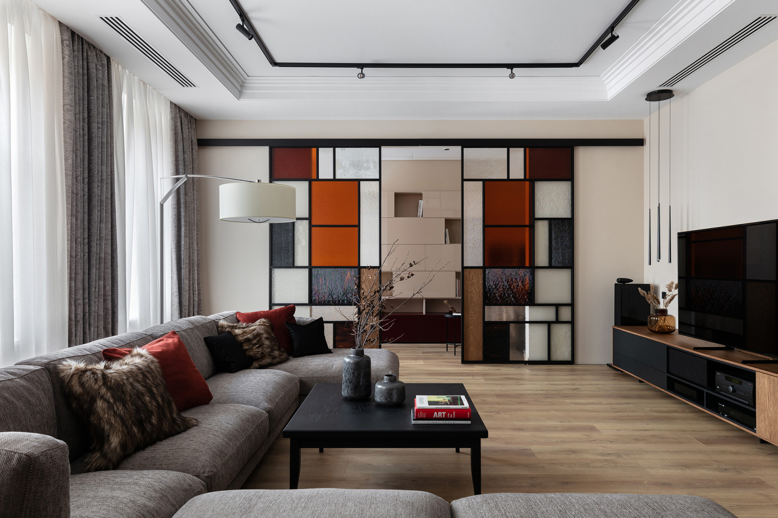 Houzz тур: Квартира с перегородкой в духе Мондриана