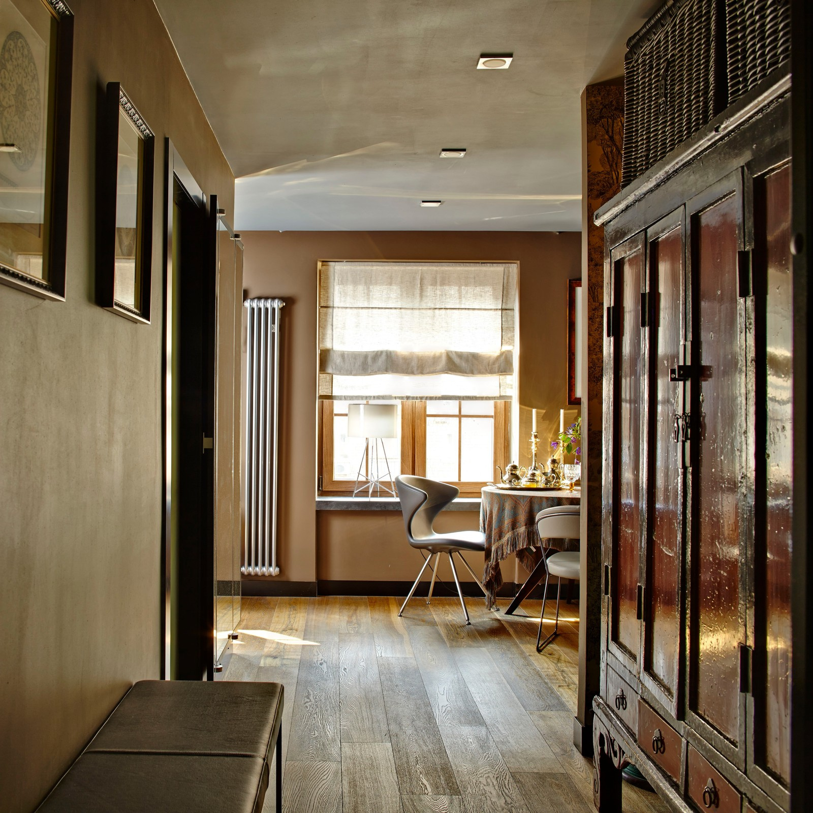 Houzz тур: Квартира-шкатулка с садом, икатом и дизайнерскими объектами