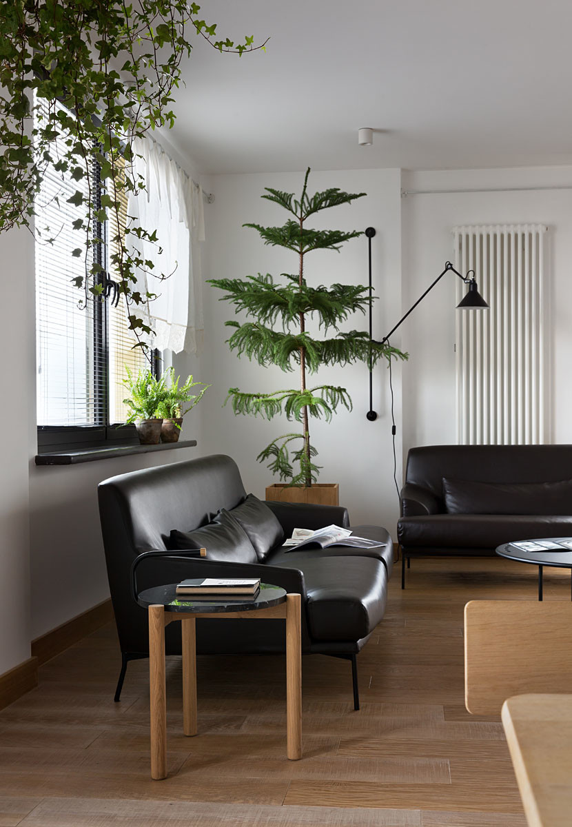 Houzz Украина: Квартира с нарисованными оленями и лесными растениями