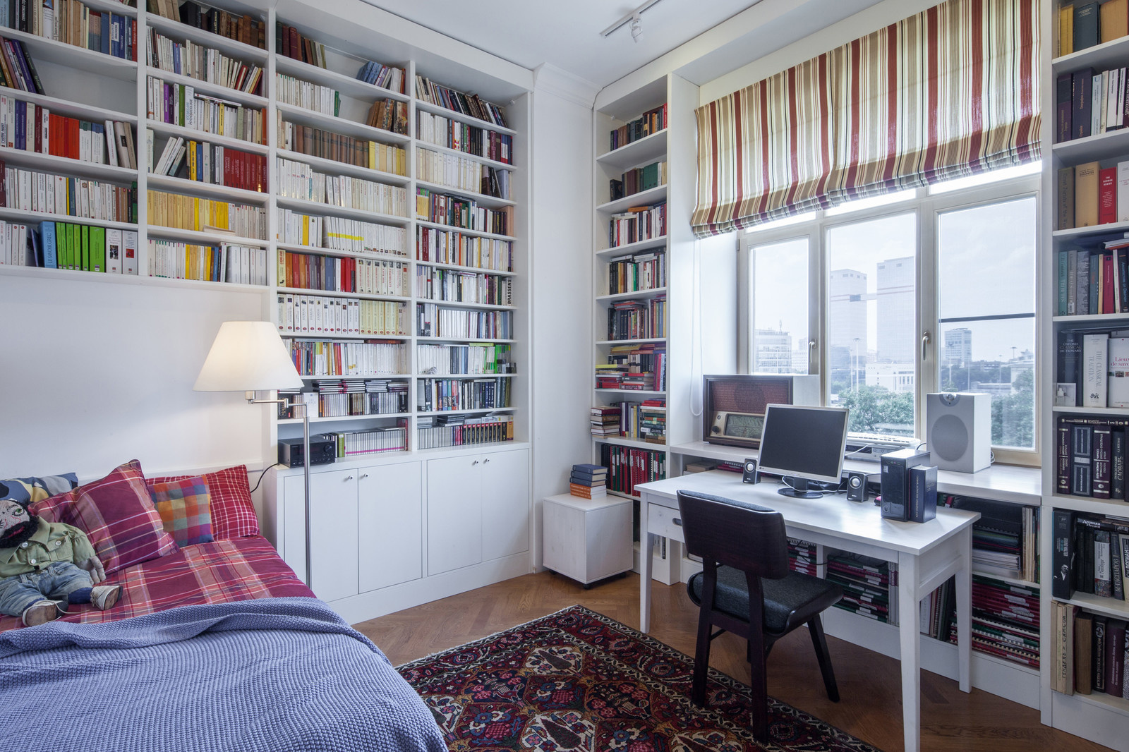 Houzz тур: Квартира-библиотека с антикварной мебелью