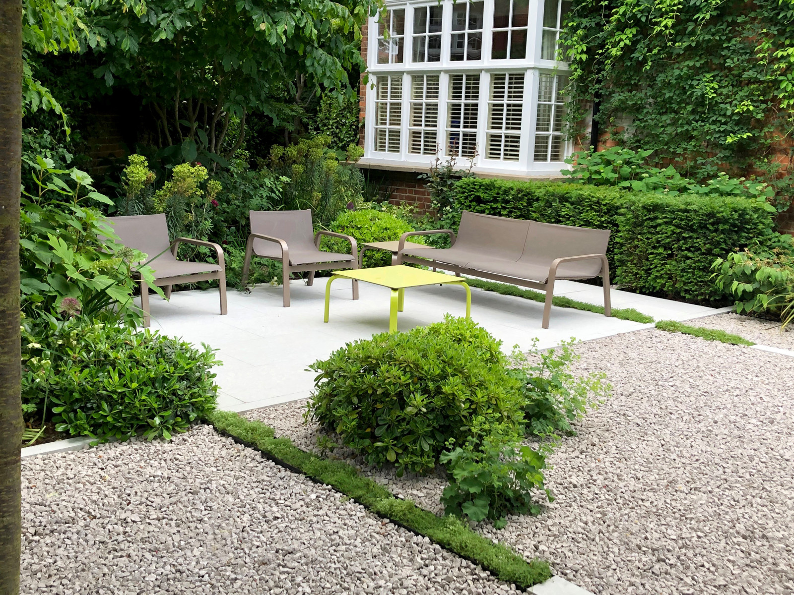 До и после: 3 эффектных задних дворика после переделки