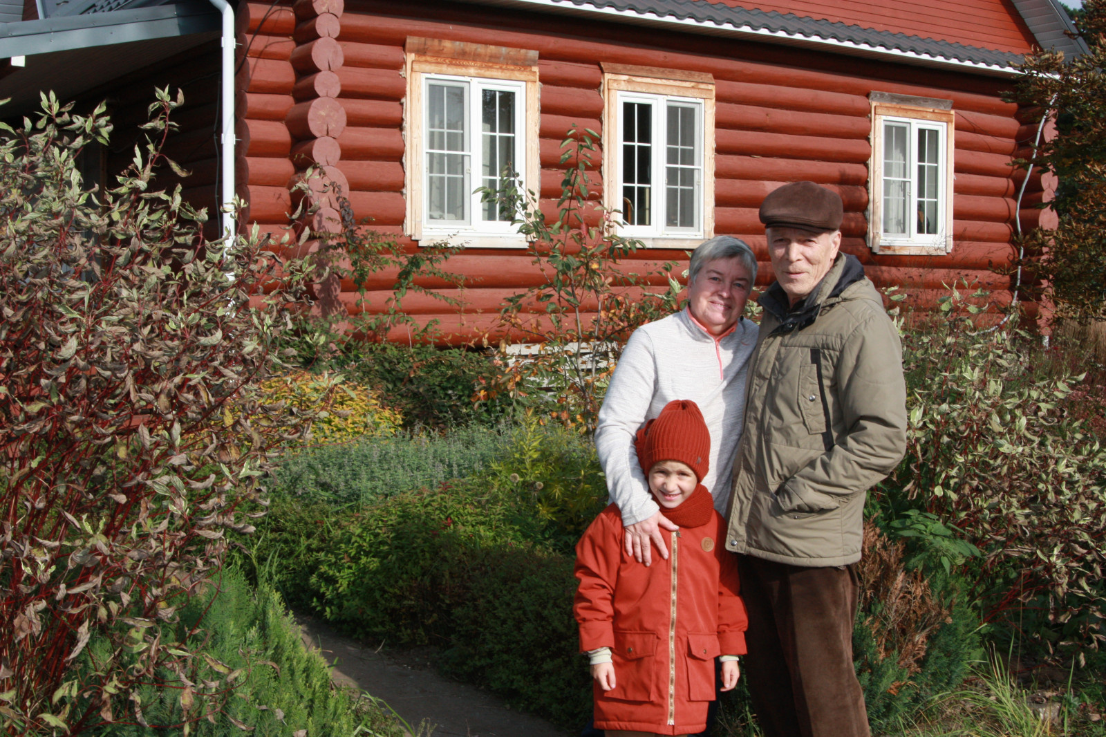 Обложка статьи: В гостях: Уютный сад с прудом на песках от выгоревшего торфа