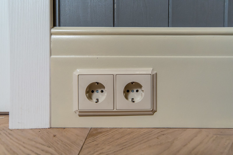 Гид покупателя: Как выбрать плинтус для пола — правила и советы