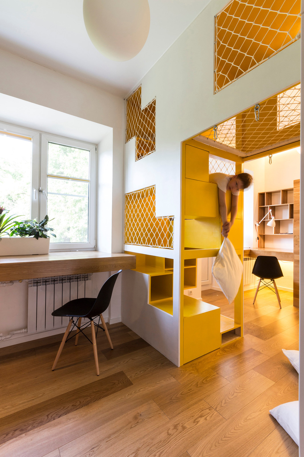 Houzz тур: Квартира с гостиной-трансформером и гамаком в детской