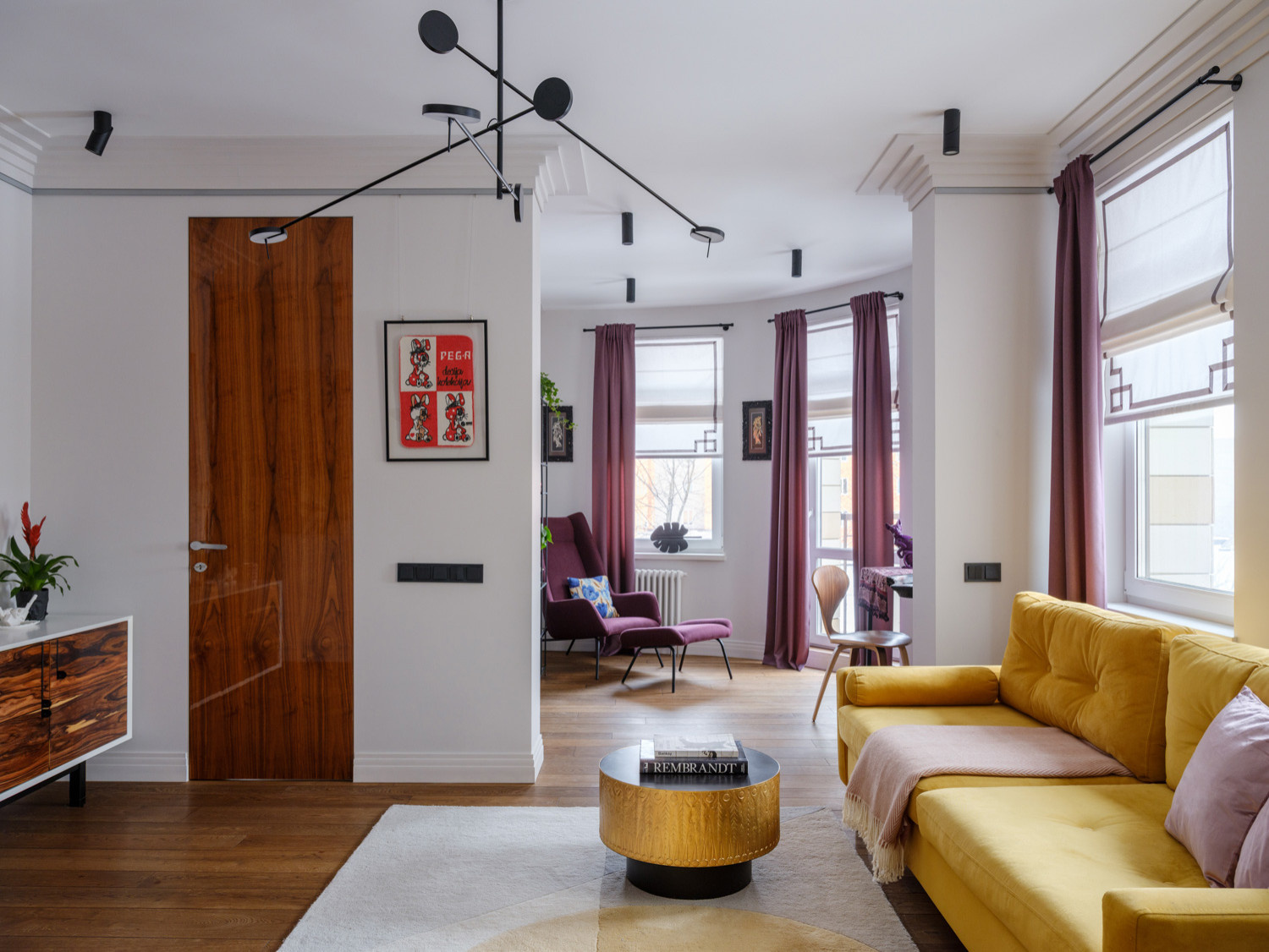 Houzz тур: Квартира с радиусной стеной и невысокими потолками