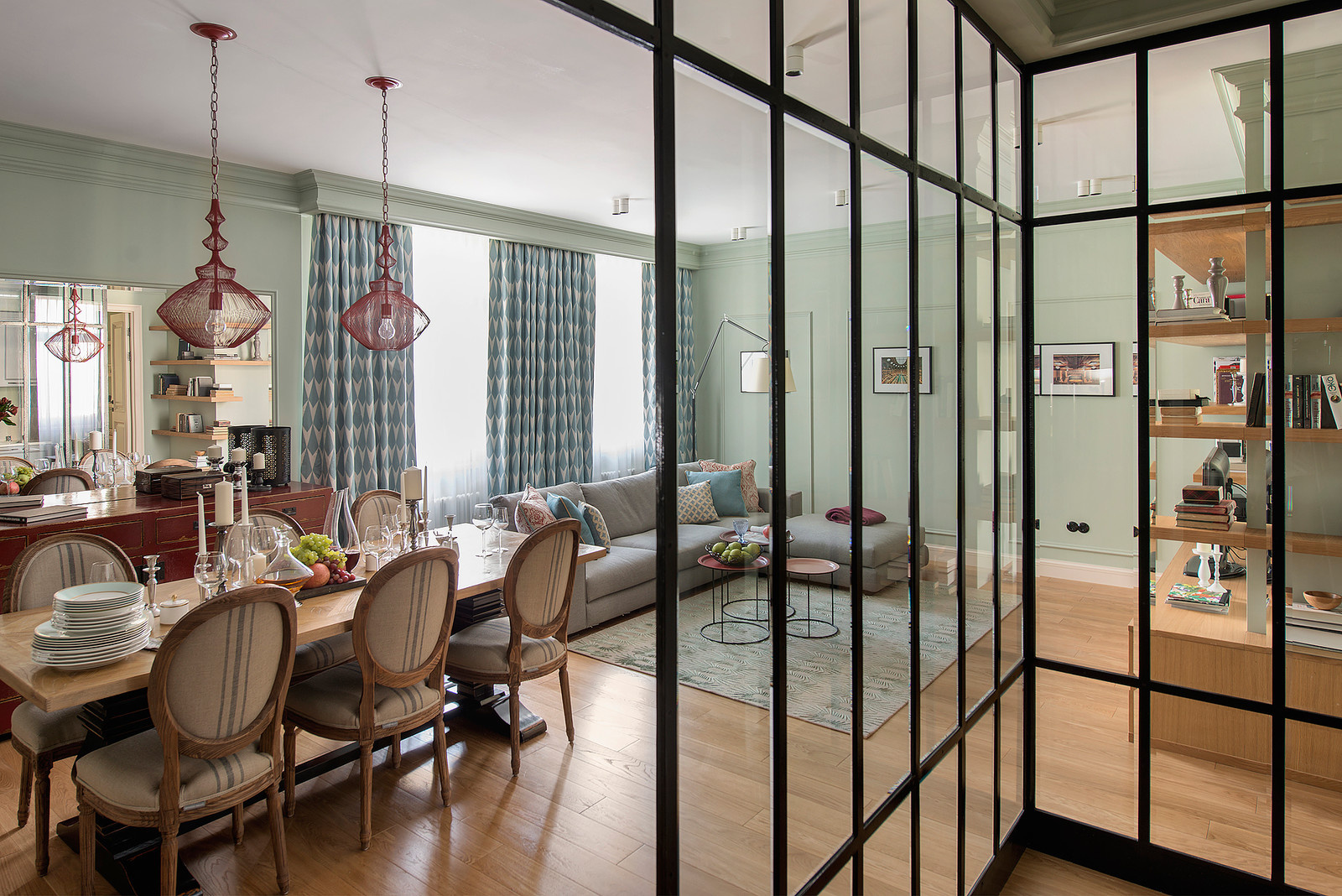 Houzz тур: Яркая эклектика для владельцев, которые хотели все и сразу