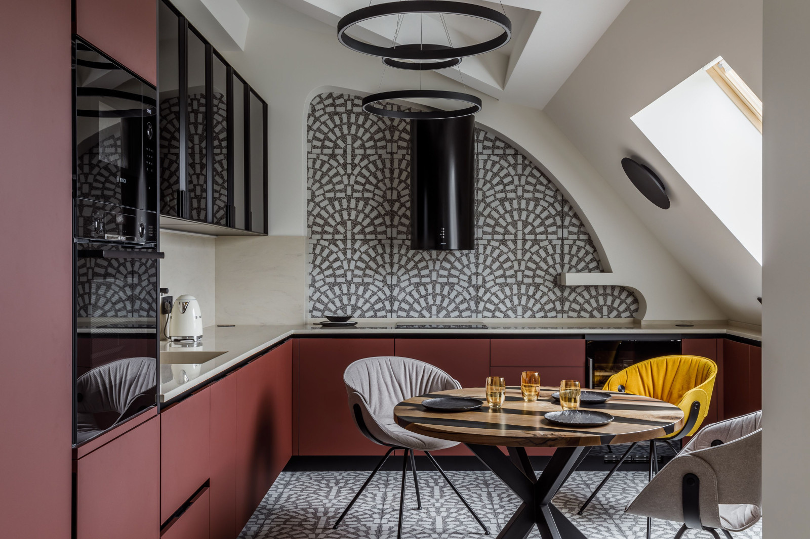 Проект недели: Мансардная кухня в стиле московского модерна