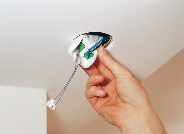 Обложка статьи: Хороший вопрос: Зачем встроенному светильнику трансформатор