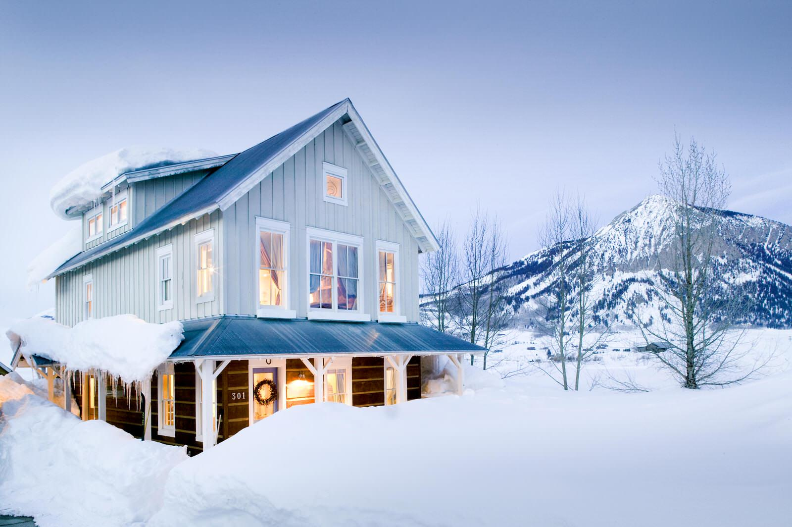 Как правильно: Утеплить крышу, чтобы она не «плакала»