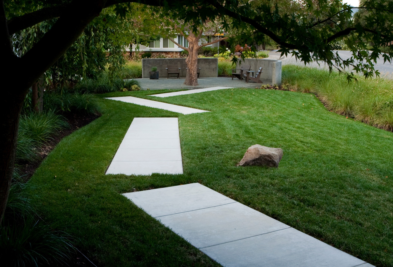 Как правильно: Проложить прямые дорожки