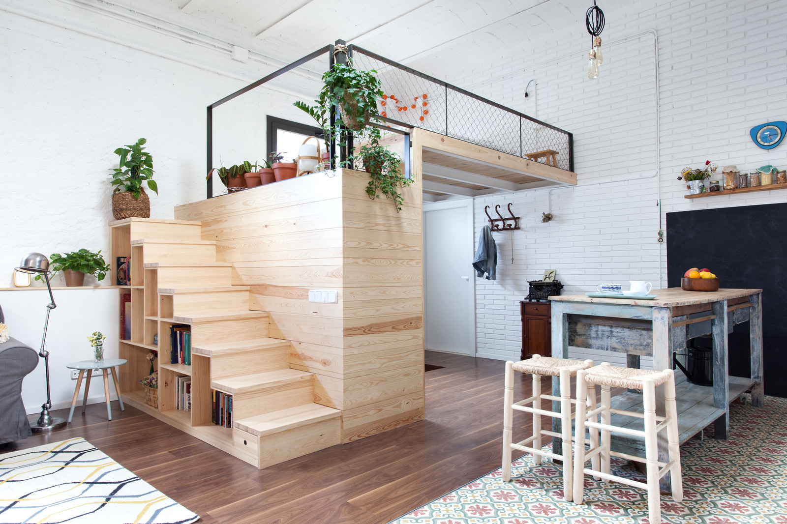 Объясняет юрист: Как правильно сделать антресольный этаж