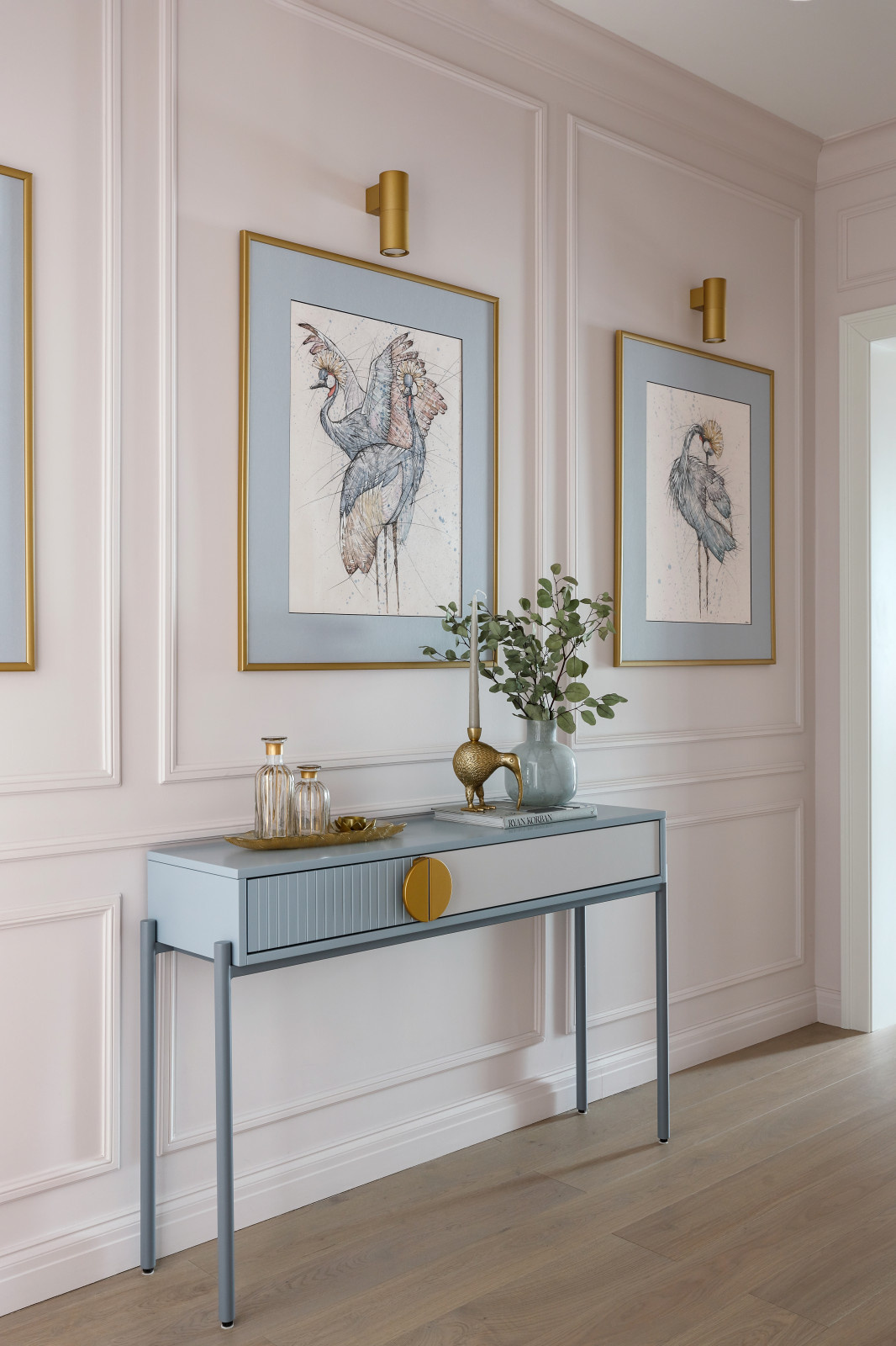 Обложка статьи: Houzz тур: Квартира с журавлями и экзотическими птицами