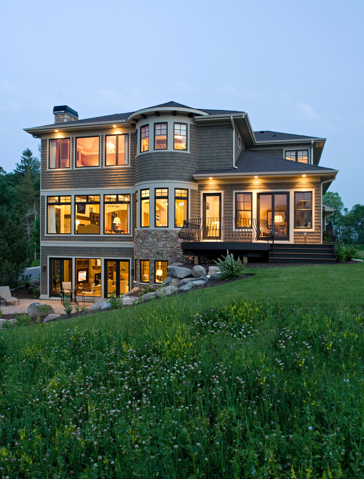 Дом на склоне: Преимущество или головная боль