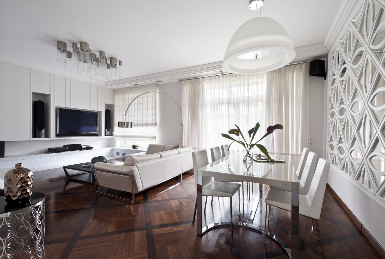 Houzz тур: Союз противоположностей и эффектные обои в доме под Москвой