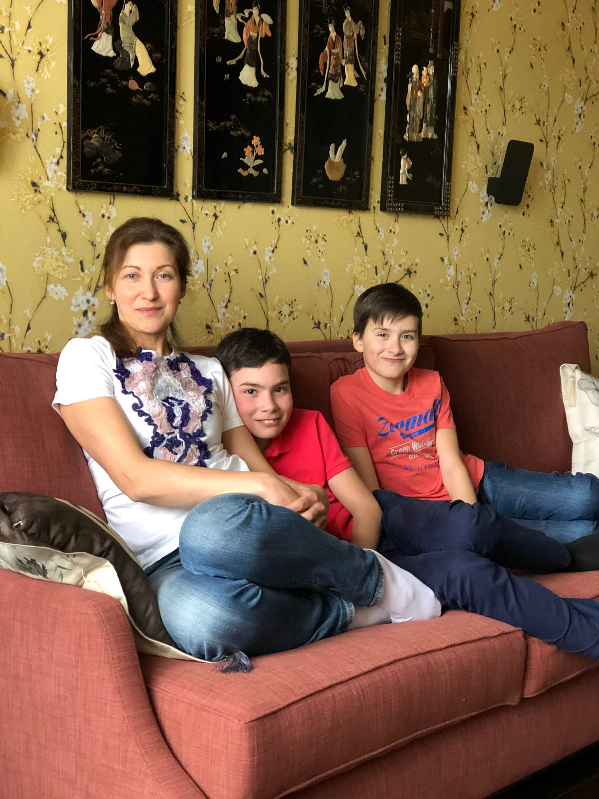 В гостях: Дом у озера — с малиновой гостиной