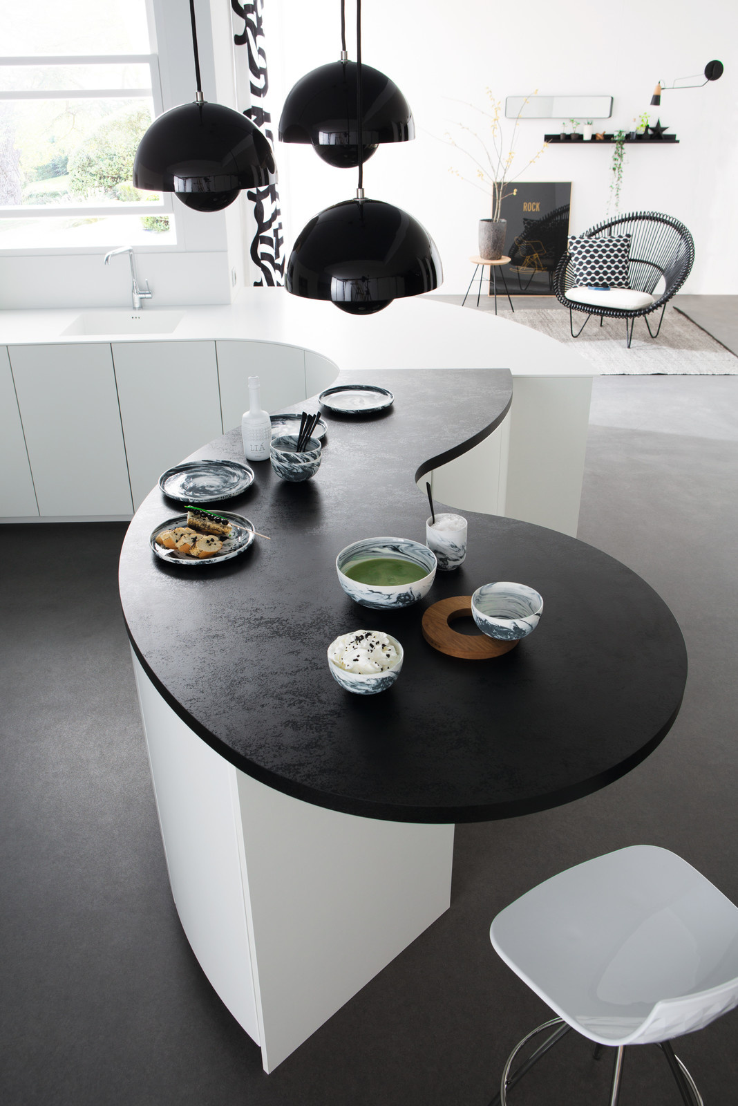 Просто фото:  Столешница с «выходом» — 19 дизайн-решений