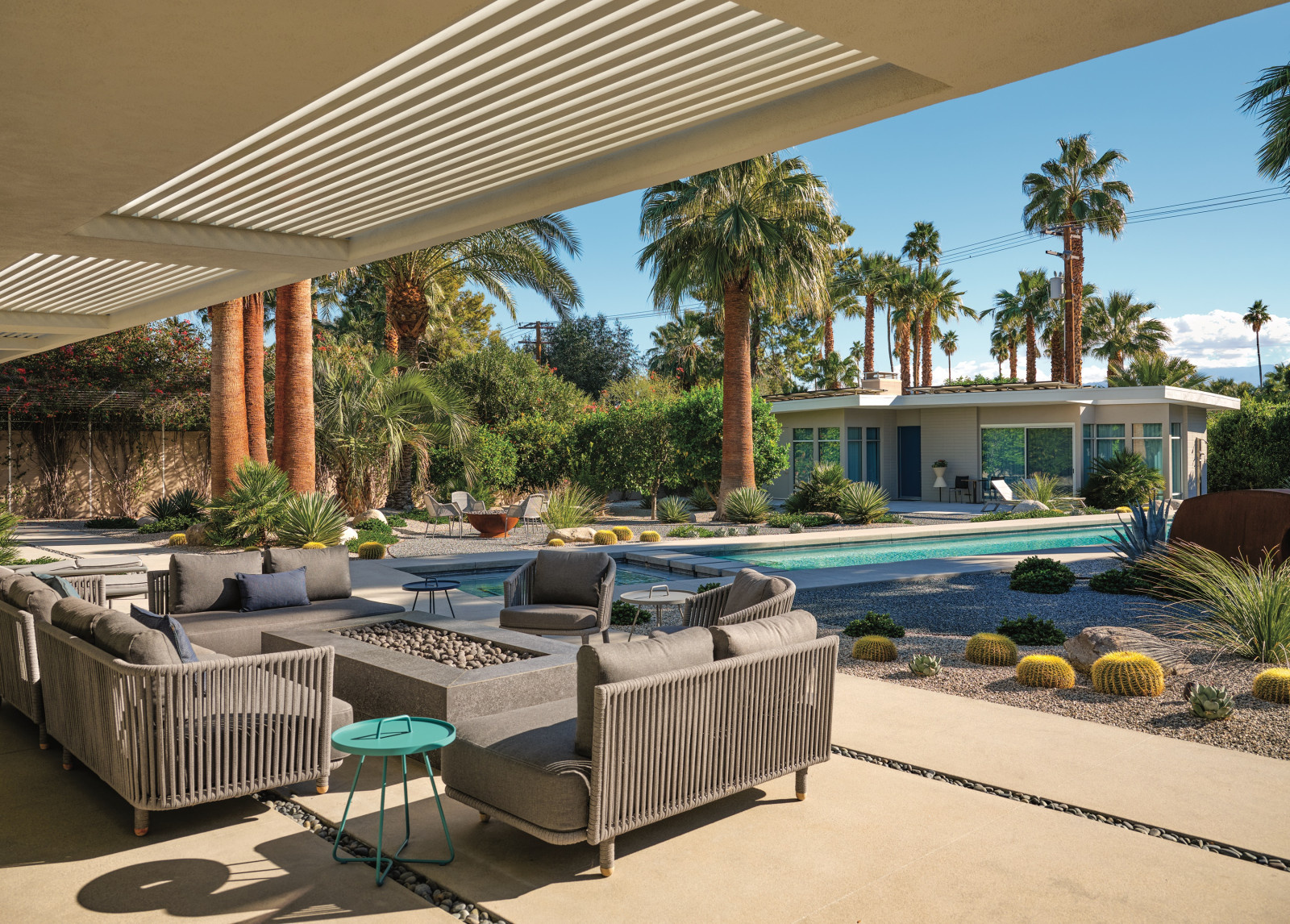 Обложка статьи: 6 великолепных садов фестиваля Palm Springs Modernism Week 2022