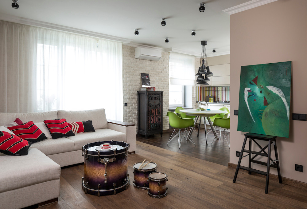 Houzz тур: Яркий лофт с веселыми деталями и придуманным прошлым