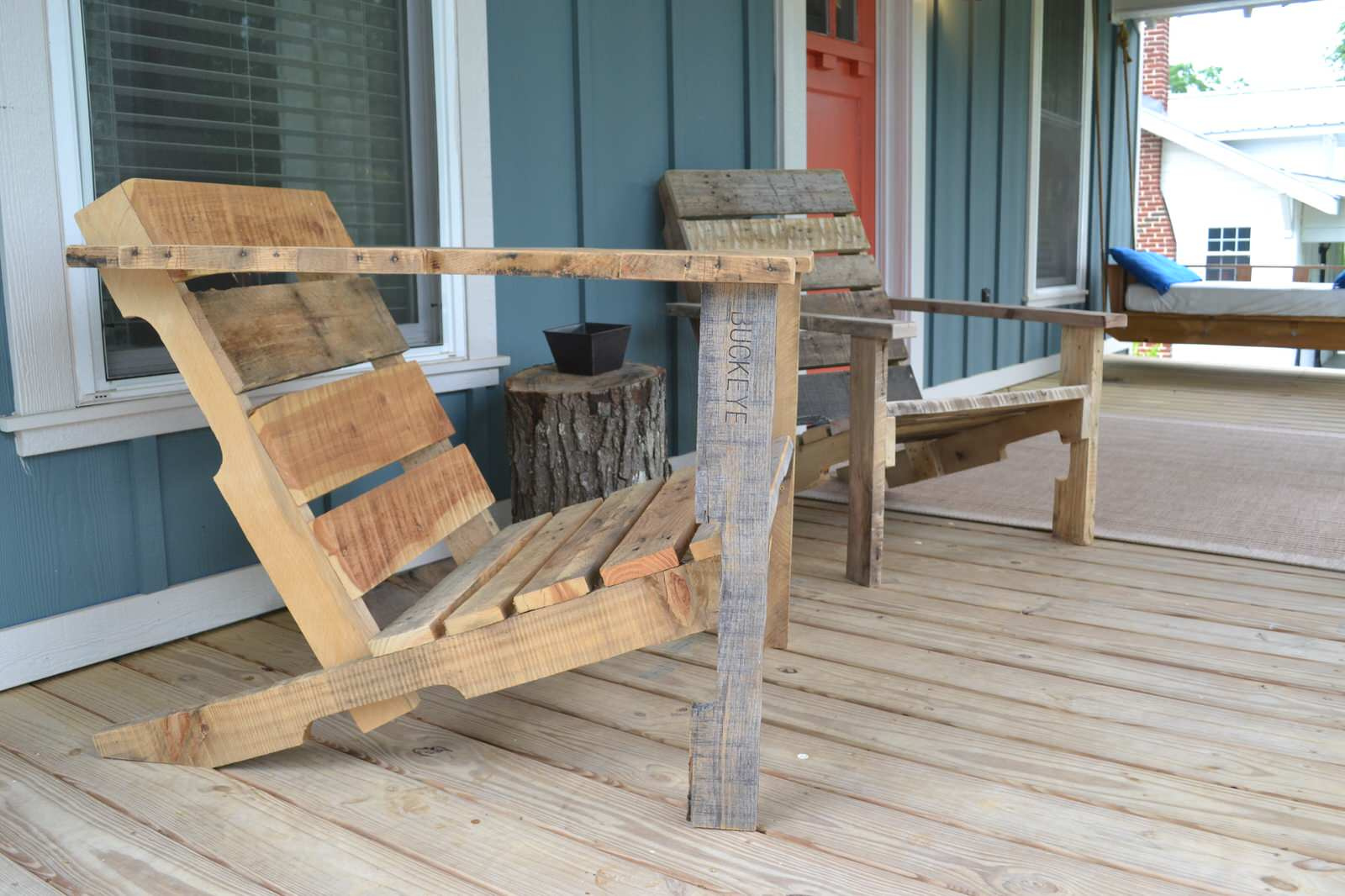 DIY: Кресло из поддонов своими руками для открытой террасы