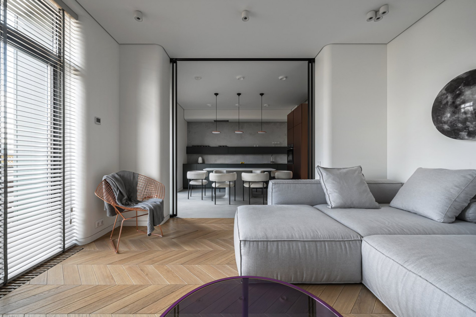 Обложка статьи: Houzz Украина: Квартира с изгибами и минимумом наполнения