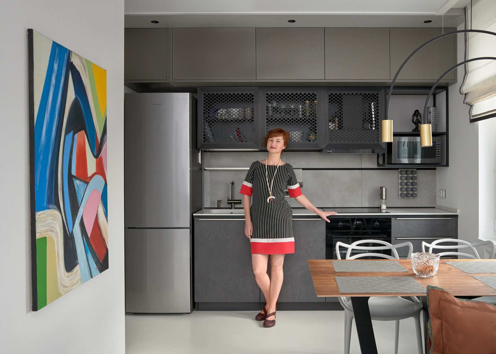 В гостях: квартира дизайнера с причудливым ТВ