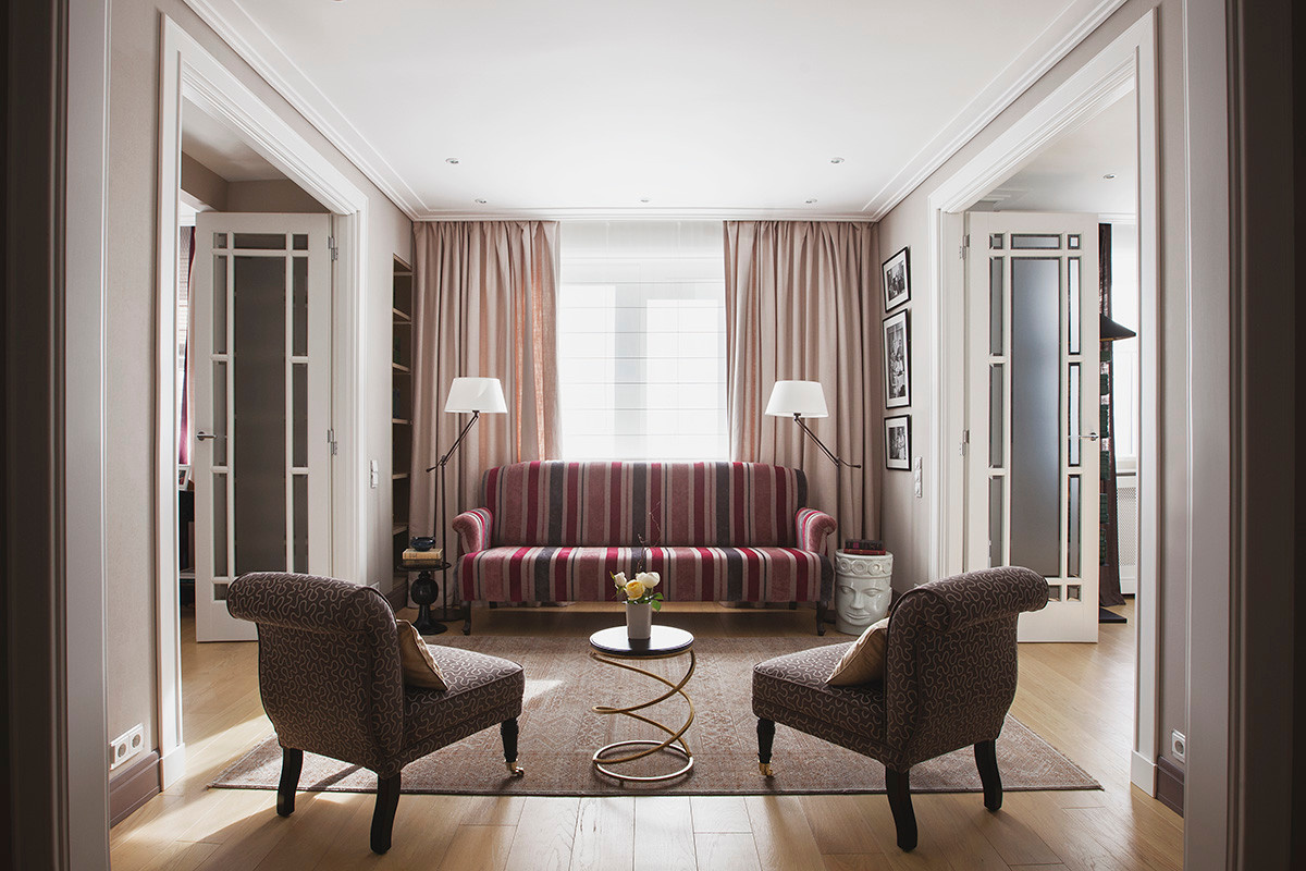 Houzz тур: Современная классика и анфилады в семейной квартире