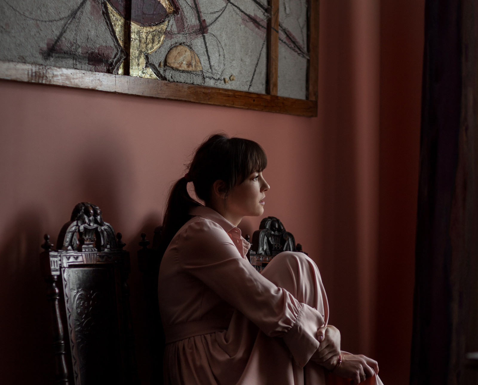 В гостях: Квартира с «тающими» стенами в цвет храма напротив