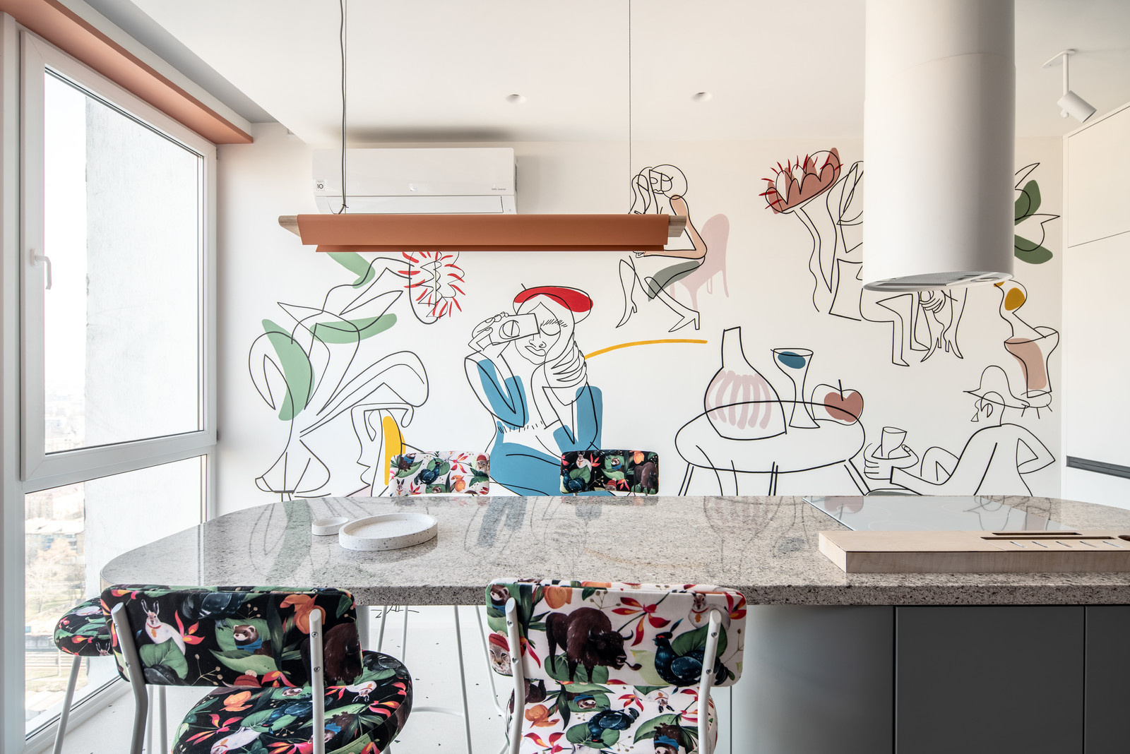 Houzz Украина: Квартира с окном из спальни в ванную