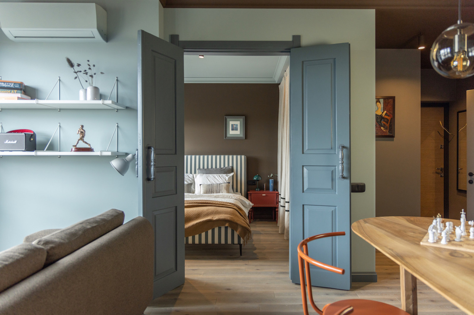 Houzz Украина: 38 кв. м — квартира с коричневым потолком