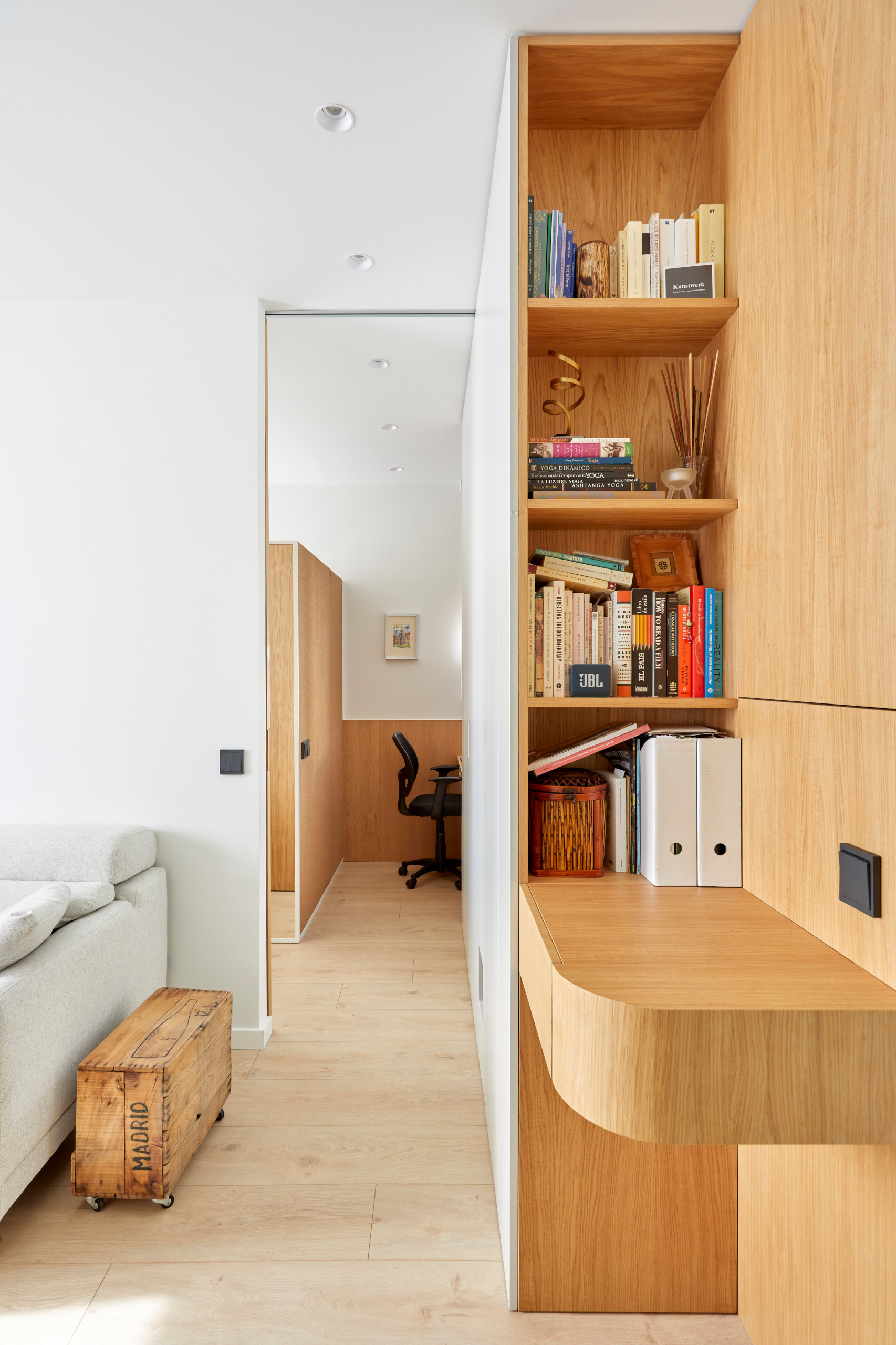 Houzz тур: 31 кв.м — квартира с «гнездом» для кота