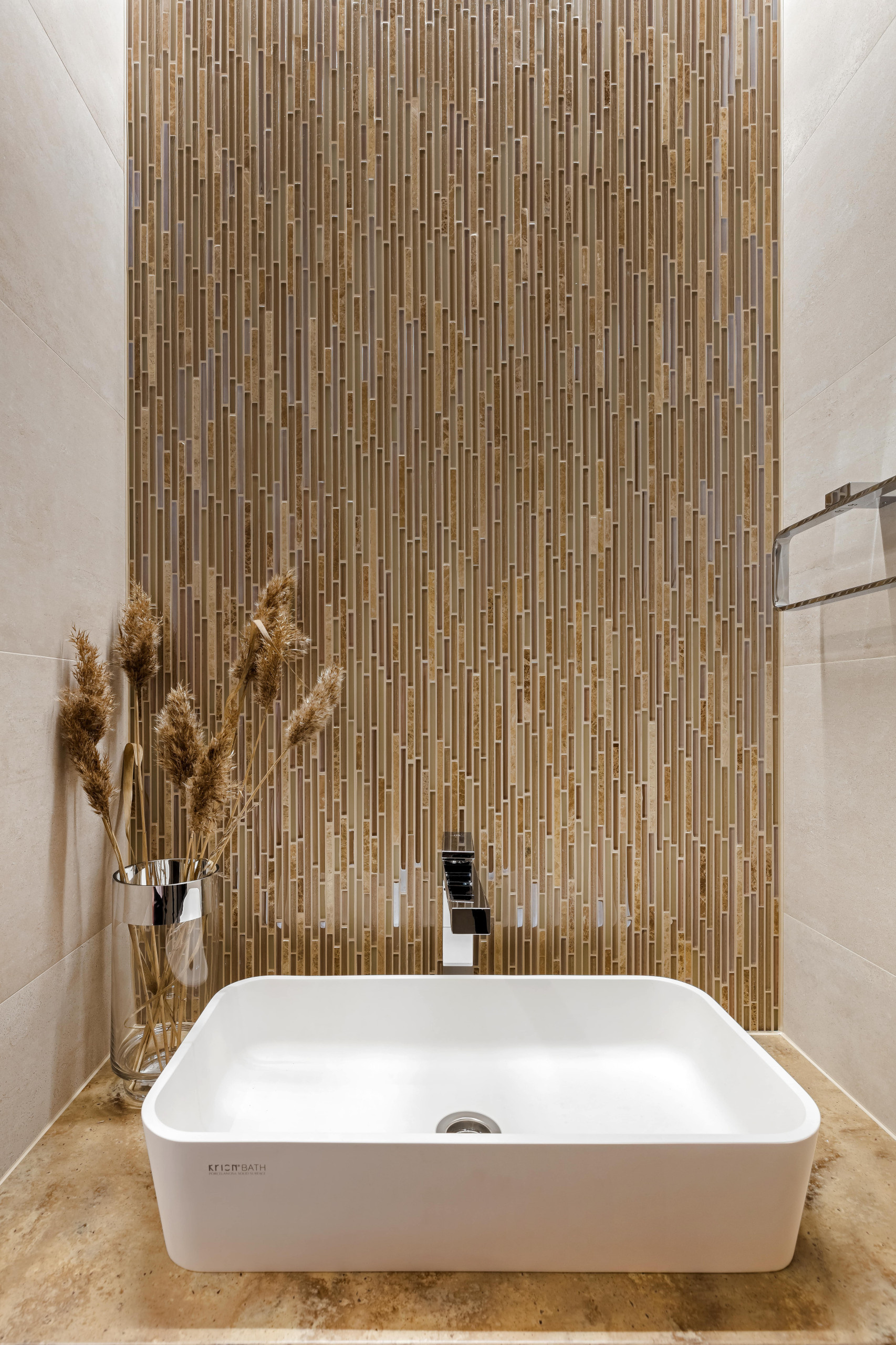 Houzz тур: Квартира с перегородкой в духе Мондриана